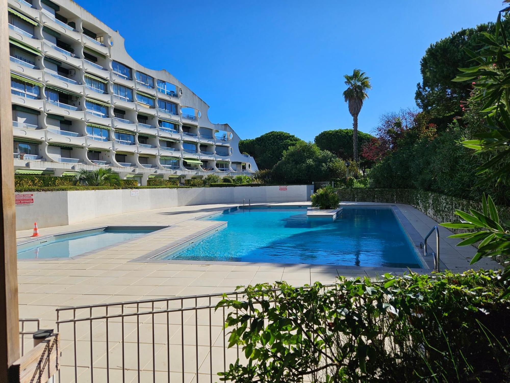Superbe T2 Tout Confort 3 Etoiles, Entierement Renove Avec Piscine, Parking, Clim, Wifi, Netflix La Grande-Motte Kültér fotó